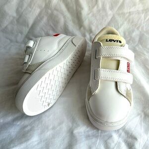 New Levi’s Kids White Velcro Sneakers – Classic Casual Shoes size 10